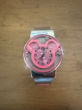 Vintage Xianua Disney Minnie Mouse Pink Rhinestone Wristwatch